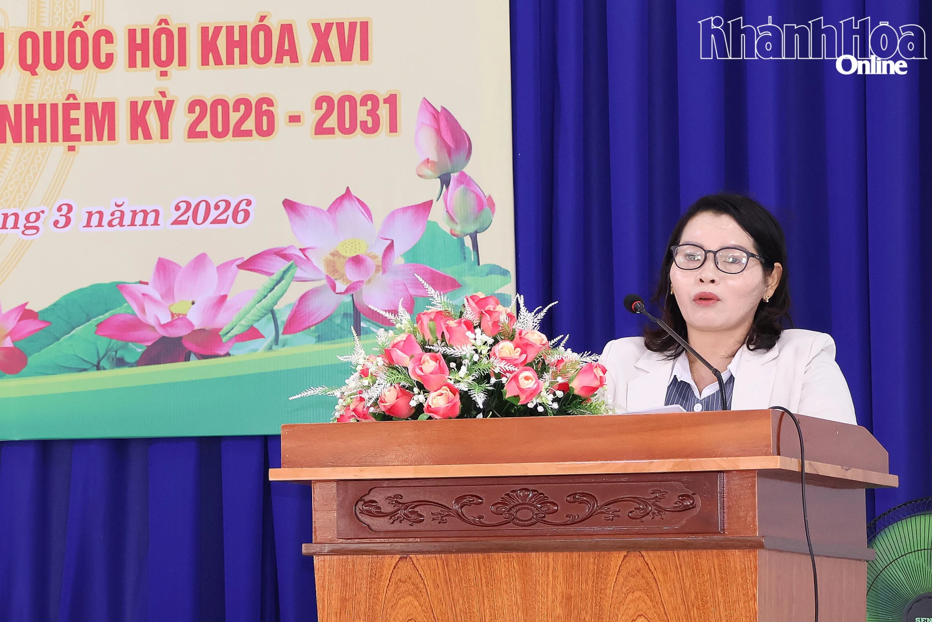 Bà Patâu Axá Thị Dem trình bày chương trình hành động.