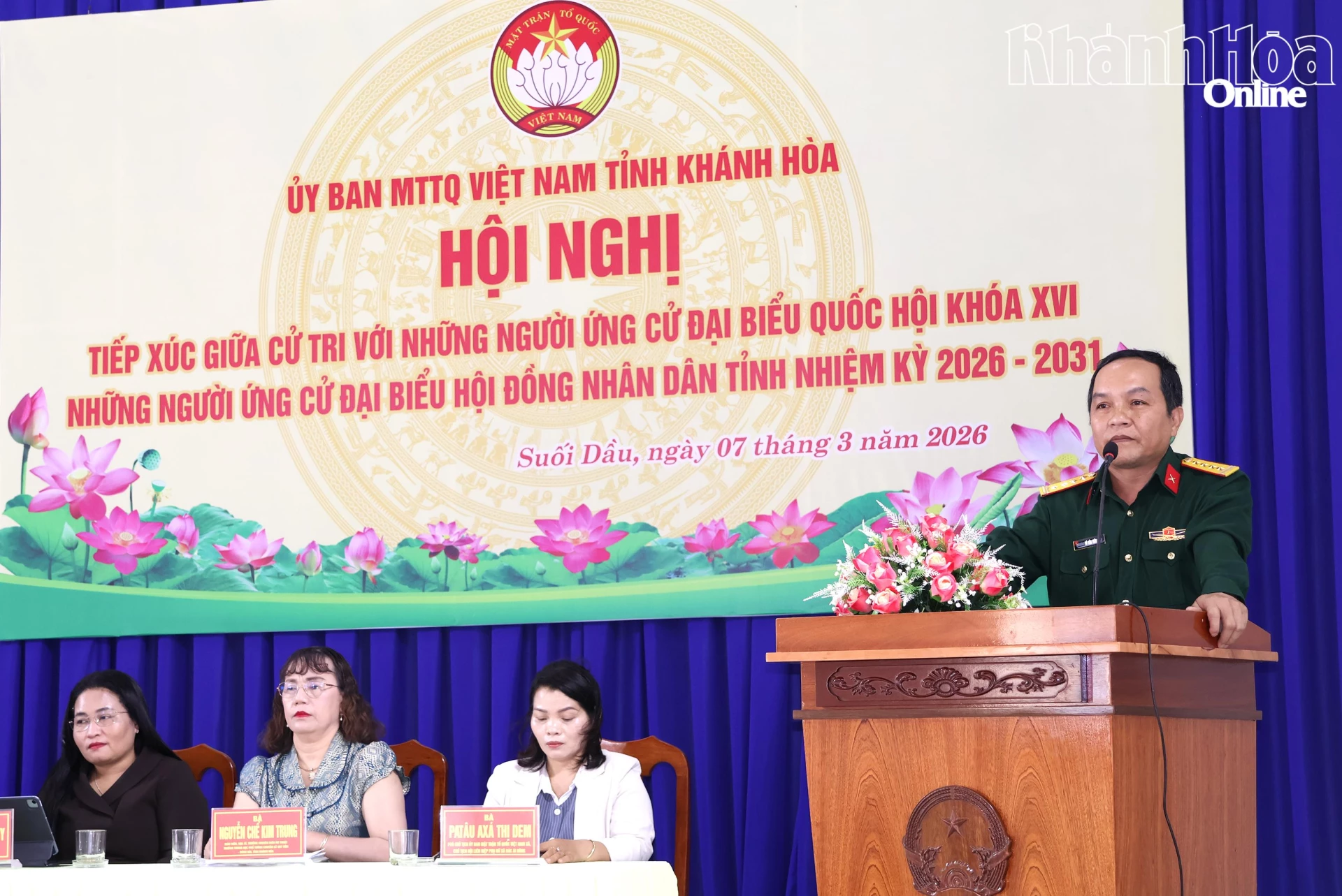 Đại tá Võ Văn Viên trình bày chương trình hành động.