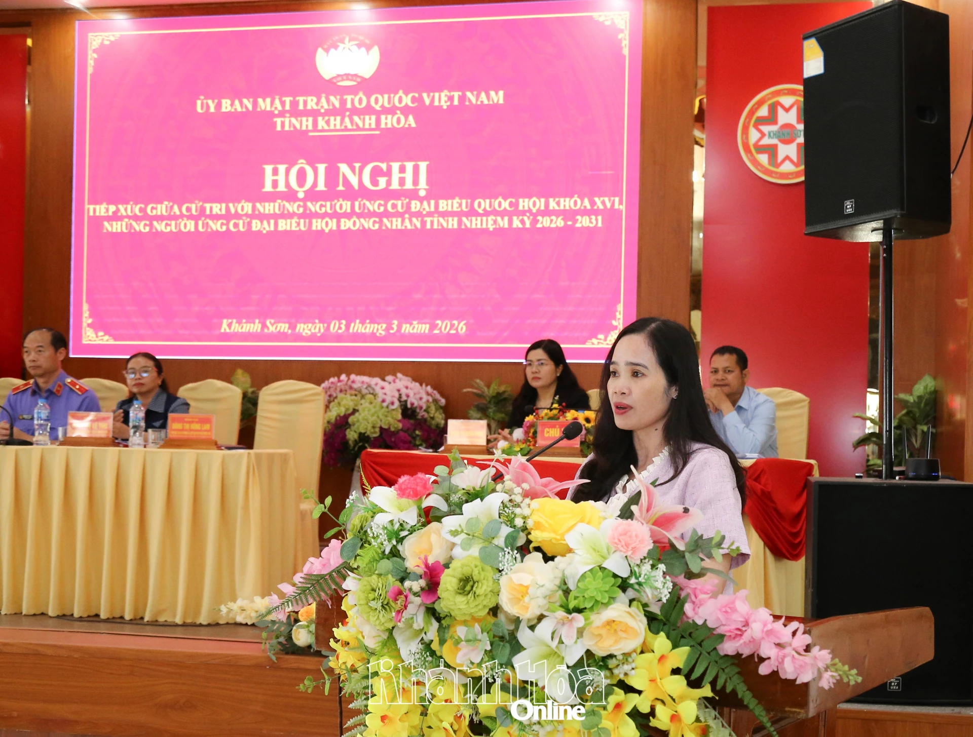 Bà Đàng Thị Hồng Lam - người ứng cử đại biểu Quốc hội khóa XVI trình bày chương trình hành động