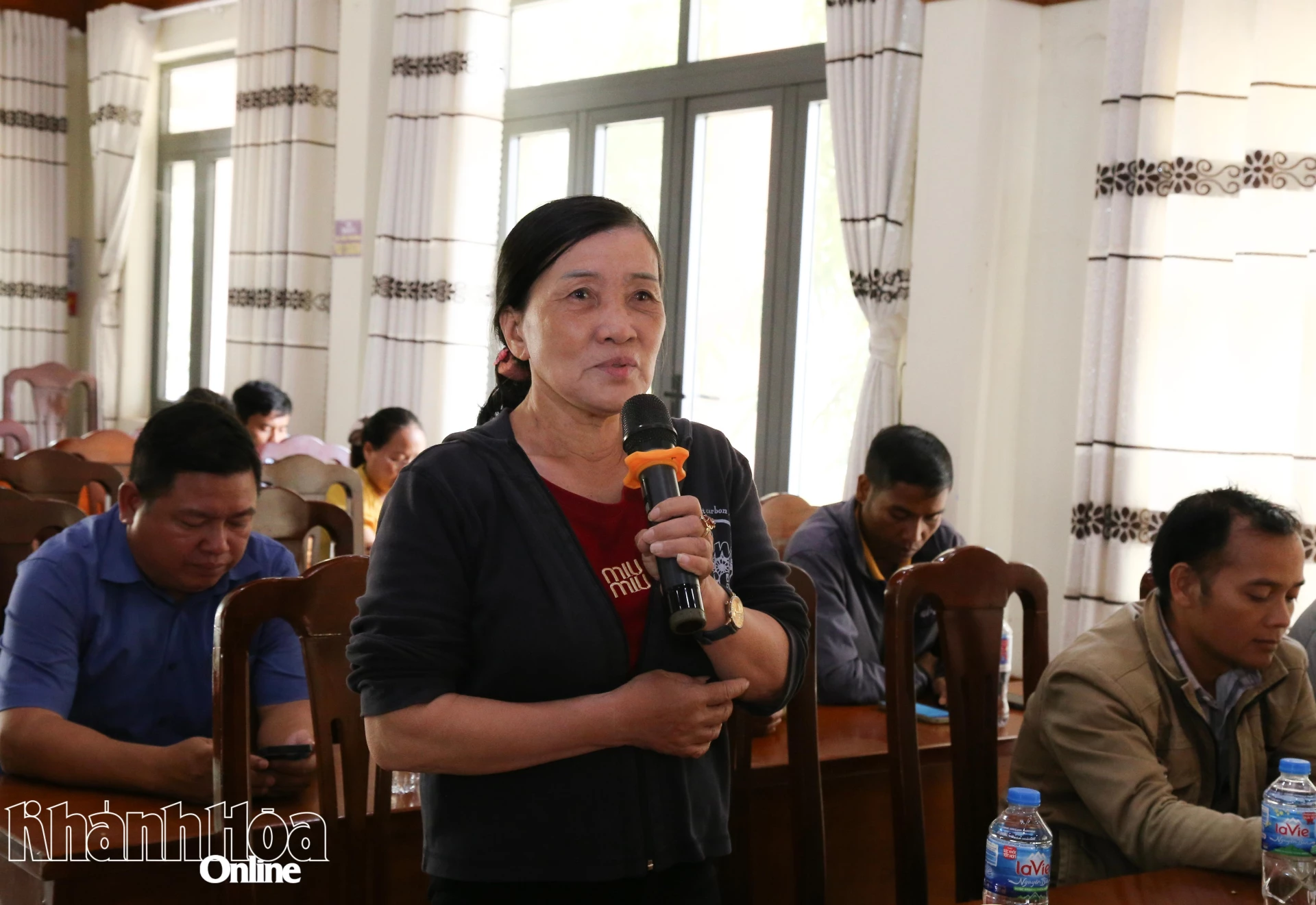 Cử tri xã Khánh Sơn đánh giá cao chương trình hành động của các ứng cử viên