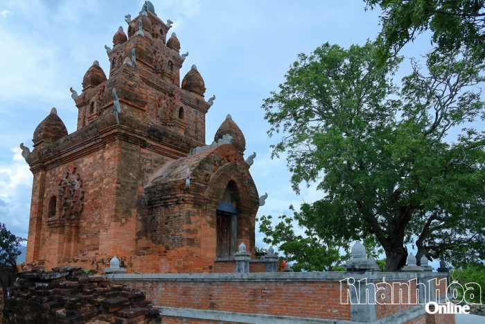 Cần bổ sung hồ sơ khoa học về 2 di tích quốc gia Bẫy đá Pinăng Tắc và Tháp Pô Rômê