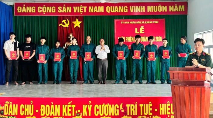 Xã Khánh Vĩnh tổ chức lễ luân phiên dân quân năm 2026