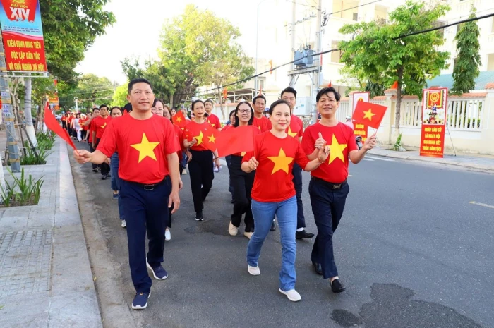 Phường Phan Rang ra quân tuyên truyền lưu động về cuộc bầu cử đại biểu Quốc hội khóa XVI và đại biểu HĐND các cấp 