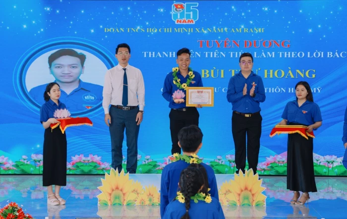 Đoàn xã Nam Cam Ranh tuyên dương 24 thanh niên tiên tiến làm theo lời Bác