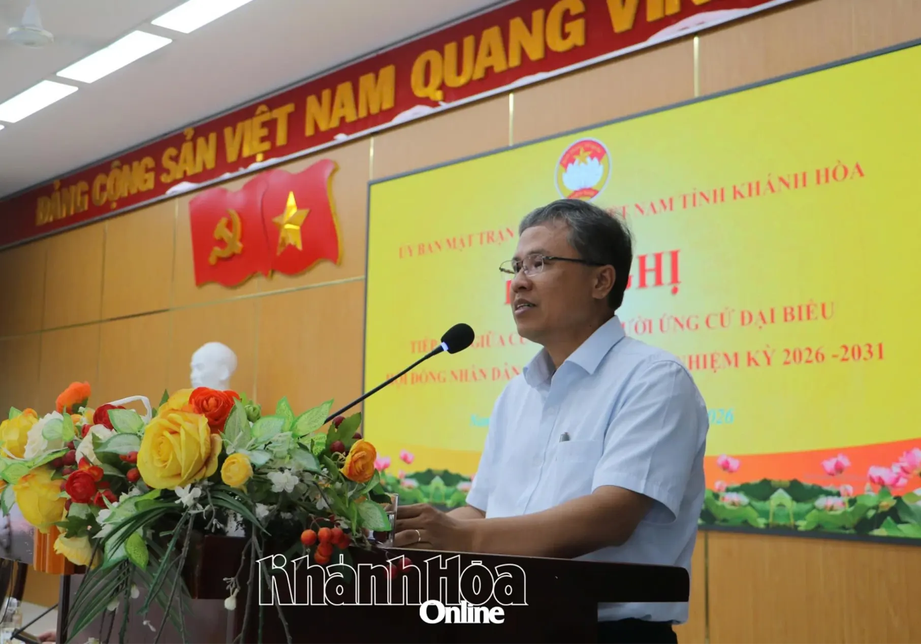 Đồng chí Trần Hòa Nam giải đáp một số kiến nghị của cử tri.