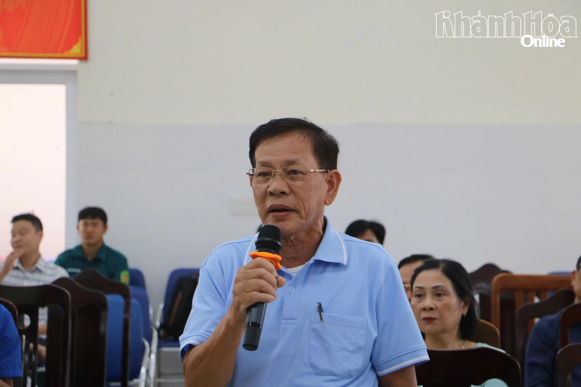 Cử tri phường Nam Nha Trang kiến nghị tại buổi tiếp xúc