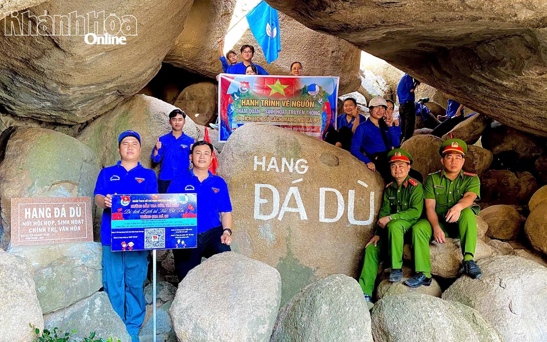 Đoàn phường Ninh Chử gắn bảng mã QR Di tích lịch sử núi Cà Đú.