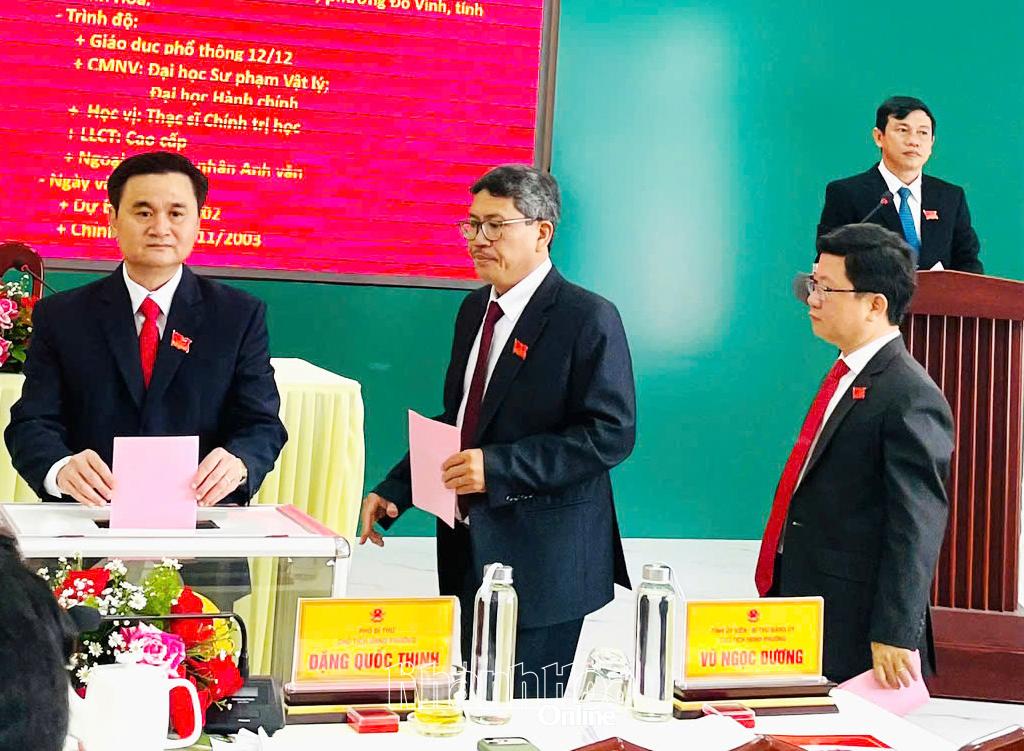 Các đại biểu bầu chức danh Chủ tịch HĐND phường Ninh Chử khoá II, nhiệm kỳ 2026-2031. 