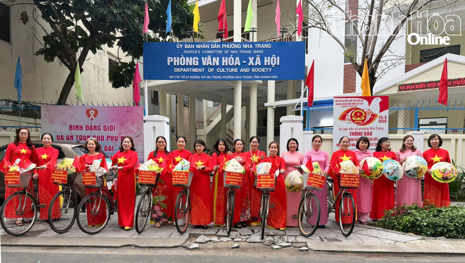 Hội Liên hiệp Phụ nữ phường Nha Trang ra quân diễu hành tuyên truyền về bầu cử.