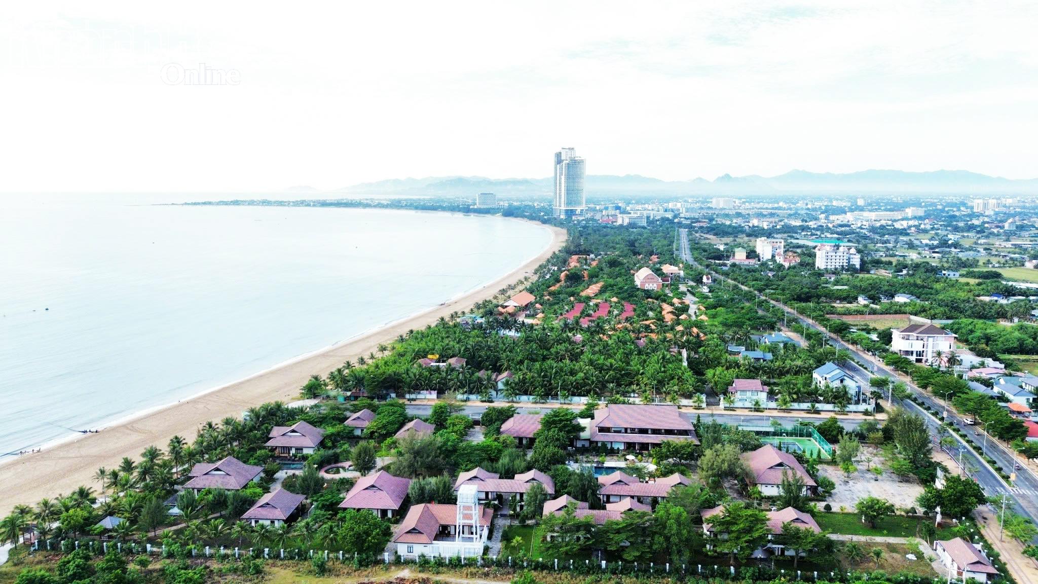 Bãi biển Bình Sơn - Ninh Chữ, khu vực trung tâm của Khu du lịch quốc gia Ninh Chữ theo quy hoạch đến năm 2045.