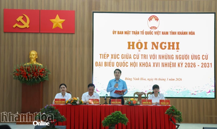Bí thư Tỉnh ủy Nghiêm Xuân Thành và những người ứng cử đại biểu Quốc hội khóa XVI tiếp xúc cử tri phường Đông Ninh Hòa