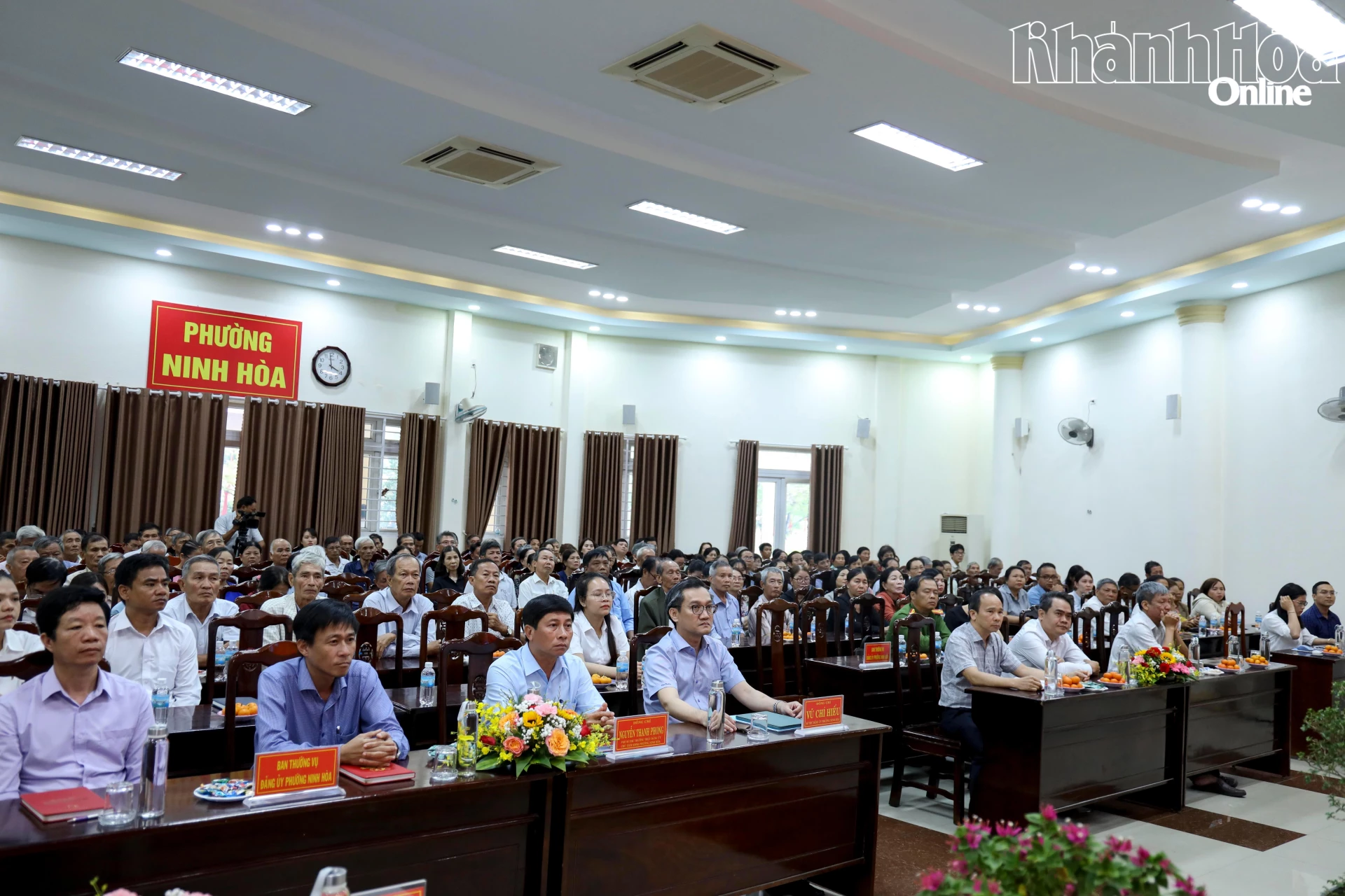 Quang cảnh hội nghị.