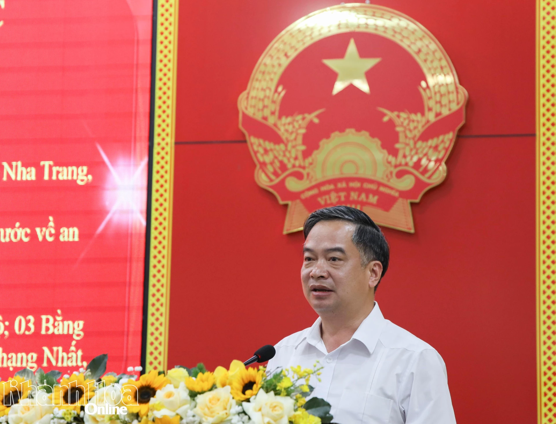 Thiếu tướng Nguyễn Hữu Phước trình bày chương trình hành động.
