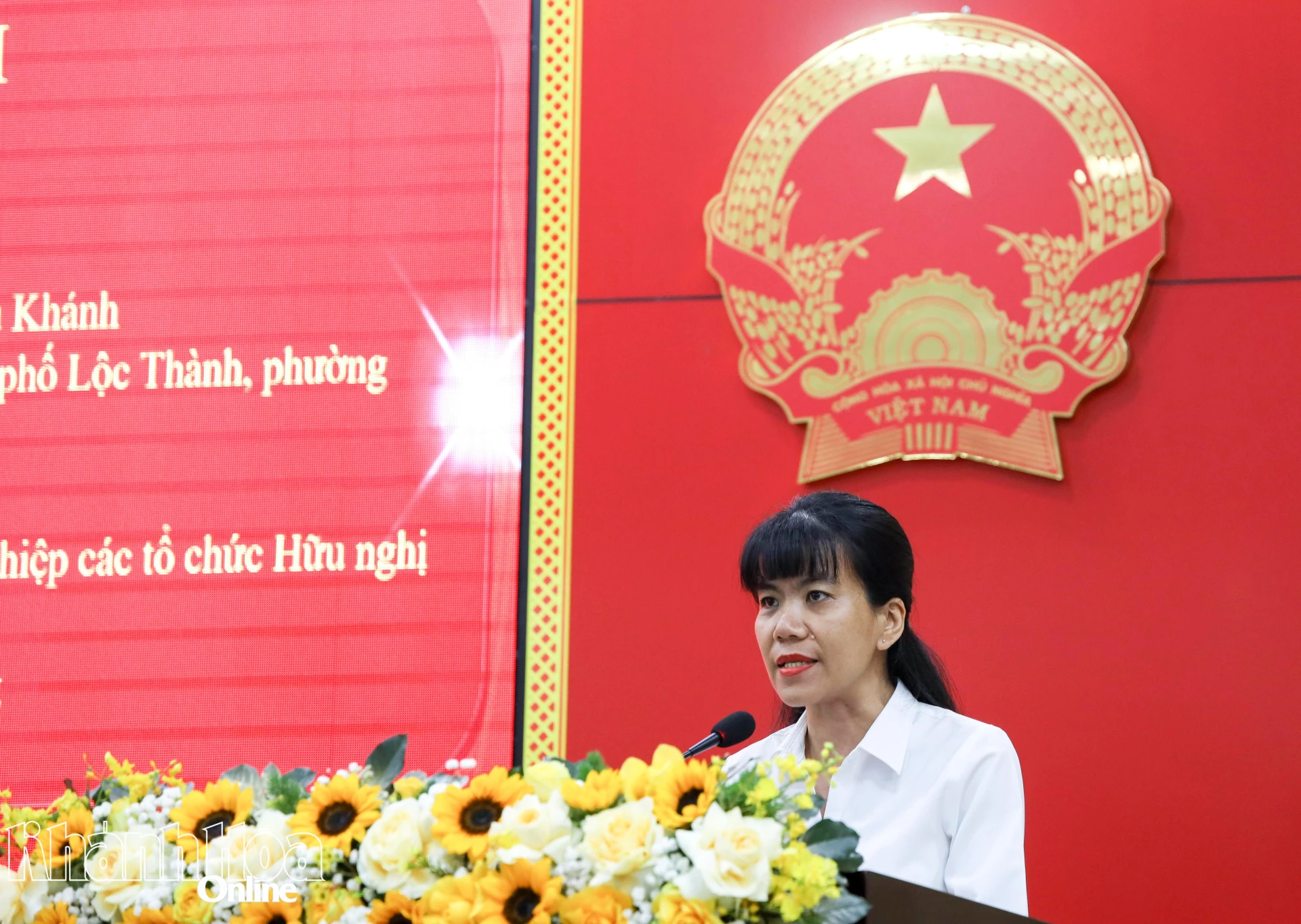 Bà Nguyễn Ý Nhi trình bày chương trình hành động.