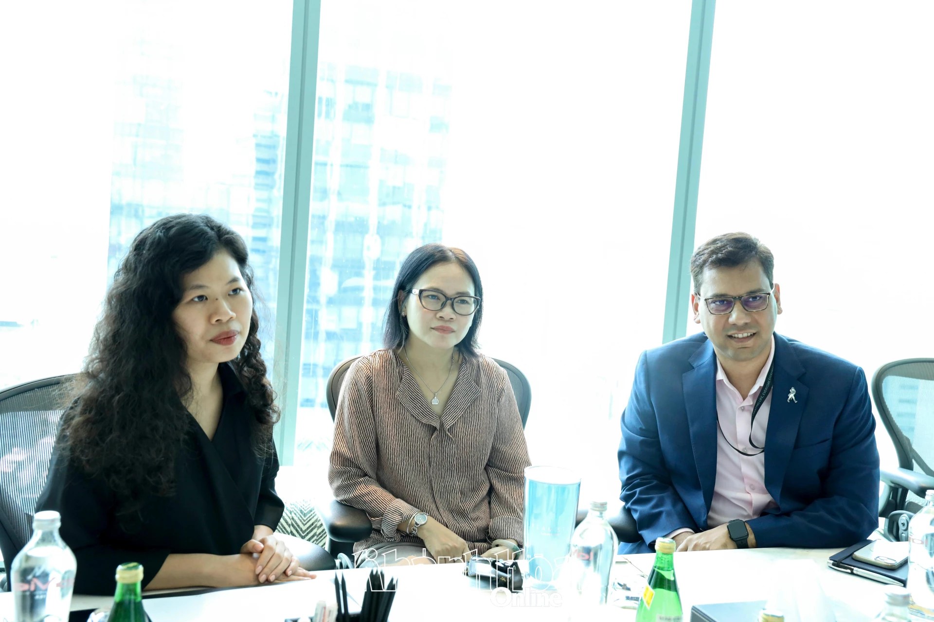 Đại diện Công ty TNHH Diageo Việt Nam làm việc với đoàn công tác của UBND tỉnh. 