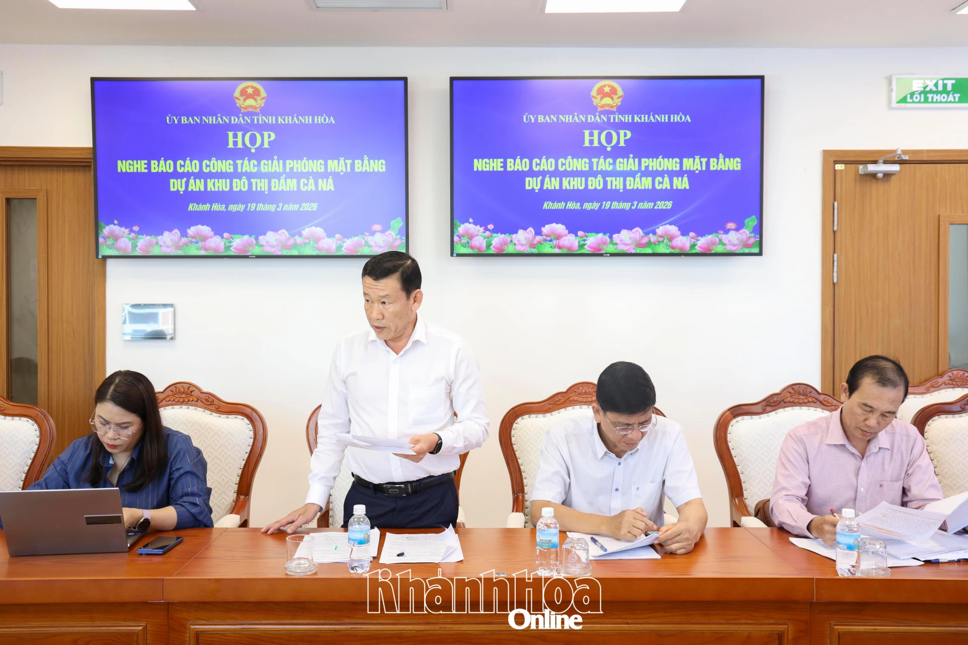 Đại diện Chi nhánh Phát triển quỹ đất khu vực Nam Khánh Hòa phát biểu tại cuộc họp.