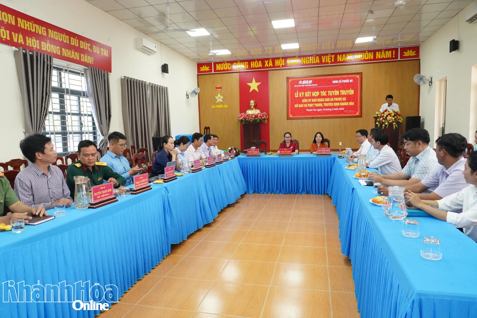 Quang cảnh lễ ký kết.