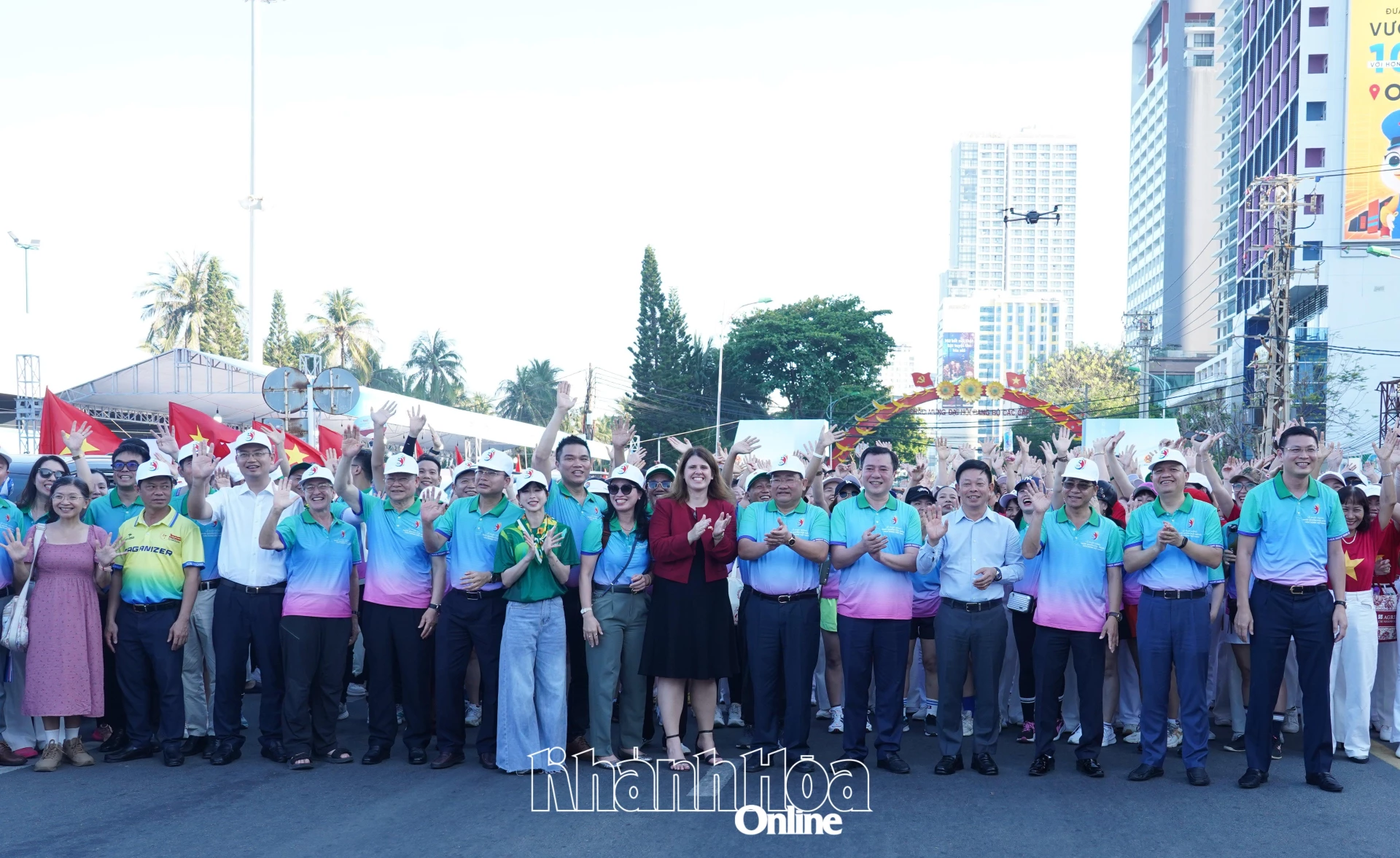 Các đại biểu chuẩn bị hưởng ứng chạy marathon.