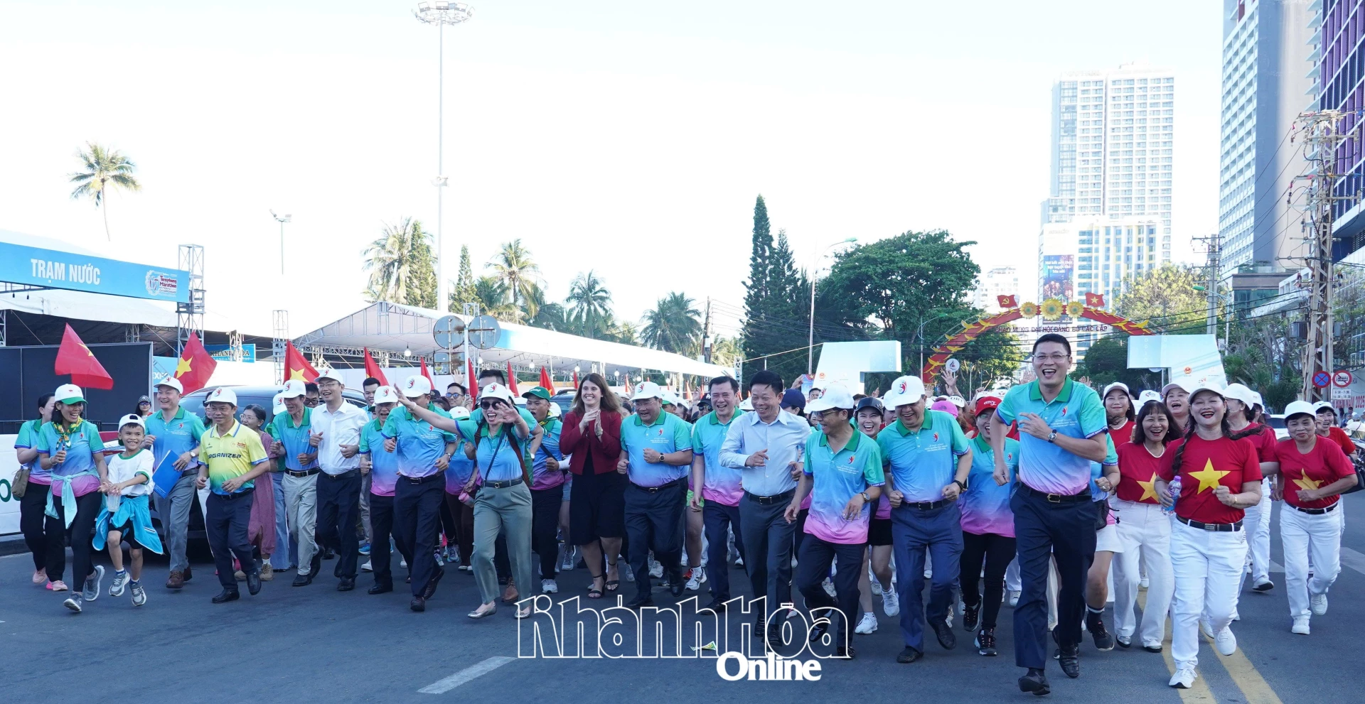 Các đại biểu chạy hưởng ứng biểu trưng vì quyền lợi người tiêu dùng Việt Nam. 