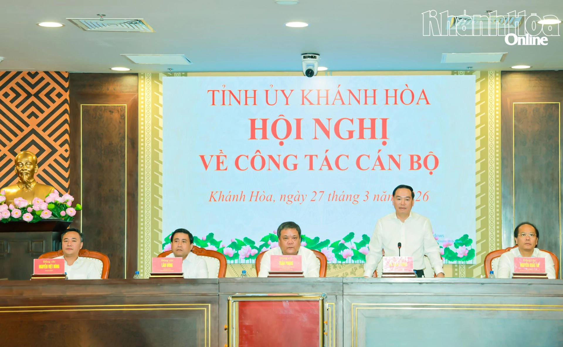 Các đồng chí Thường trực Tỉnh ủy chủ trì hội nghị.
