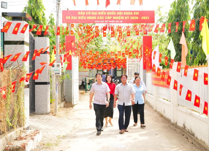 Phó Chủ tịch Thường trực UBND tỉnh Nguyễn Long Biên kiểm tra công tác chuẩn bị bầu cử tại các xã, phường phía nam tỉnh