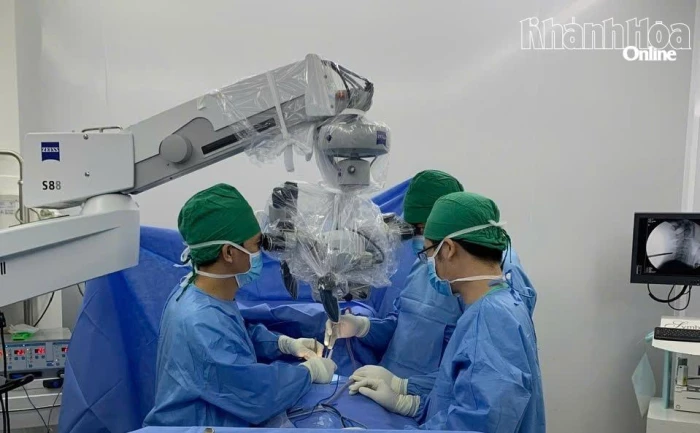 Bệnh viện Đa khoa Khánh Hòa phẫu thuật cấp cứu thành công bệnh nhân liệt tứ chi do u xương đốt sống cổ