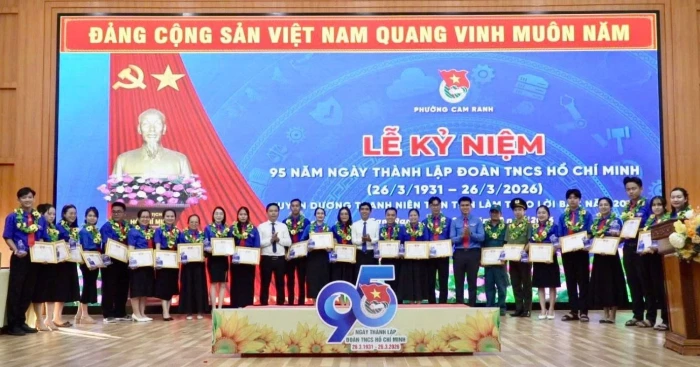 Đoàn phường Cam Ranh tuyên dương 25 thanh niên tiên tiến làm theo lời Bác