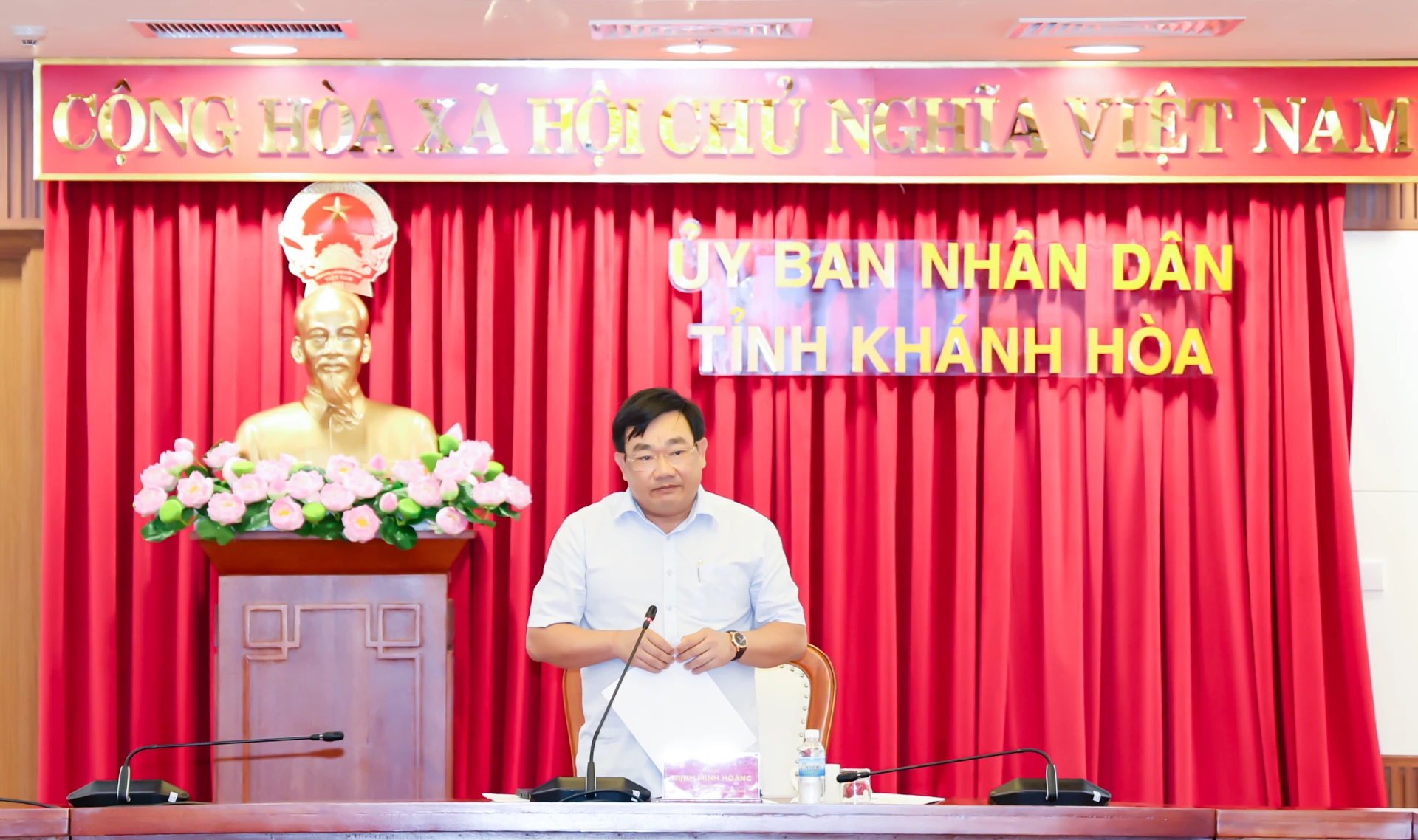 Đồng chí Trịnh Minh Hoàng báo cáo tại cuộc họp.