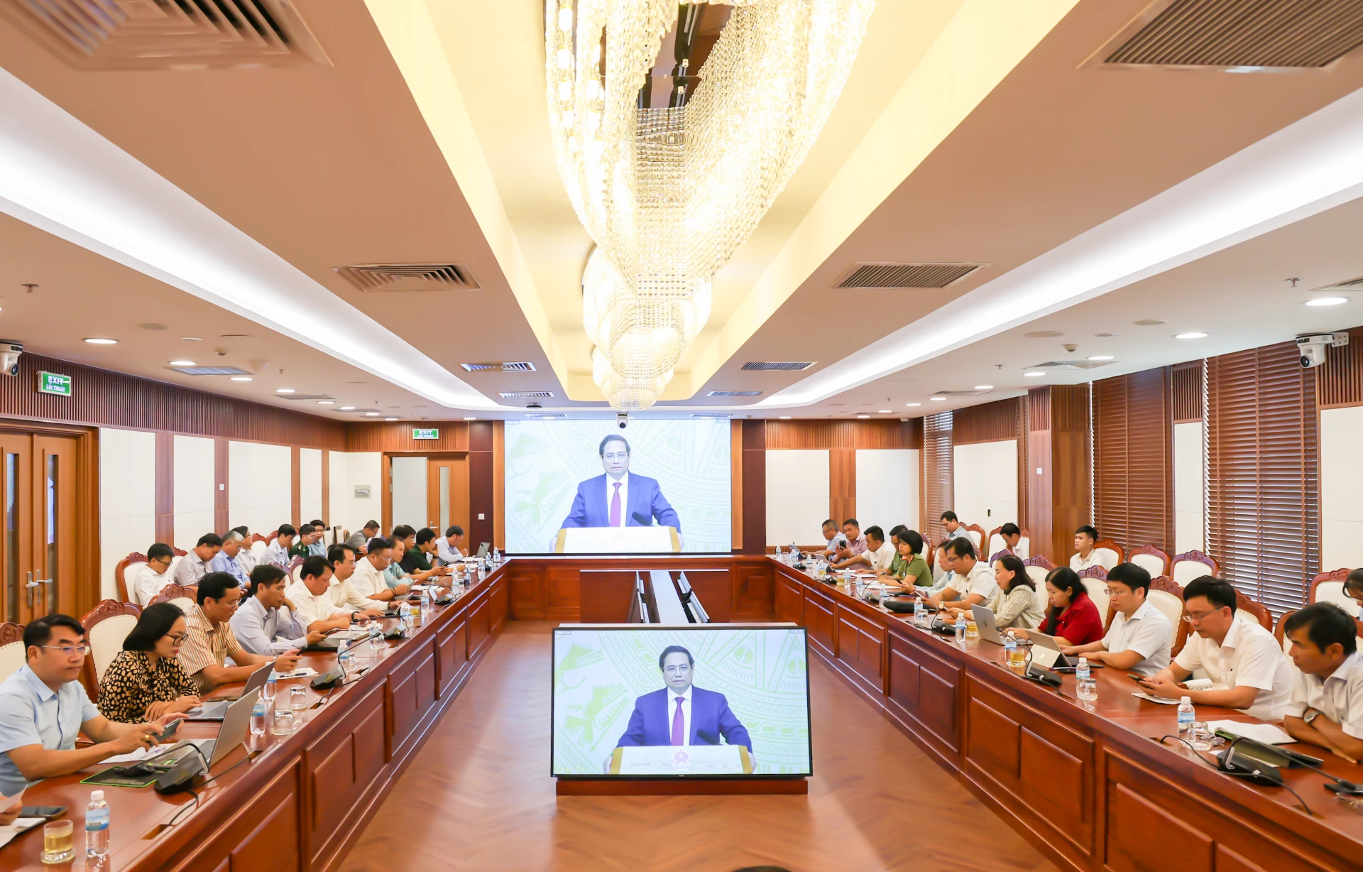 Thủ tướng Chính phủ Phạm Minh Chính phát biểu chỉ đạo tại cuộc họp.