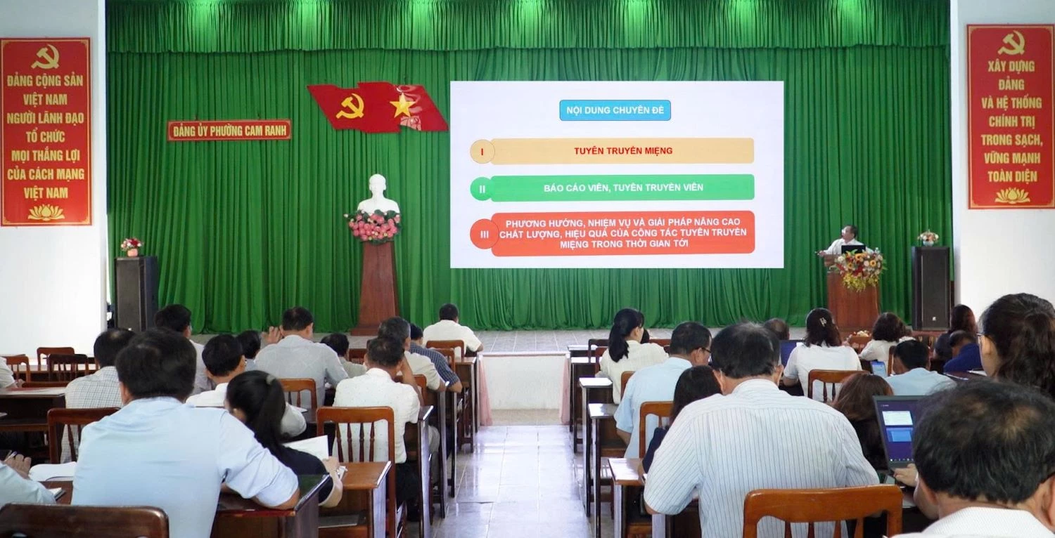 Quang cảnh lớp bồi dưỡng.
