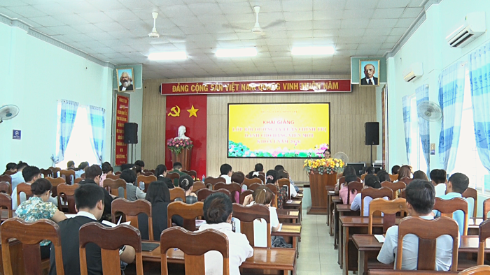 Bồi dưỡng lý luận chính trị cho 47 đảng viên mới