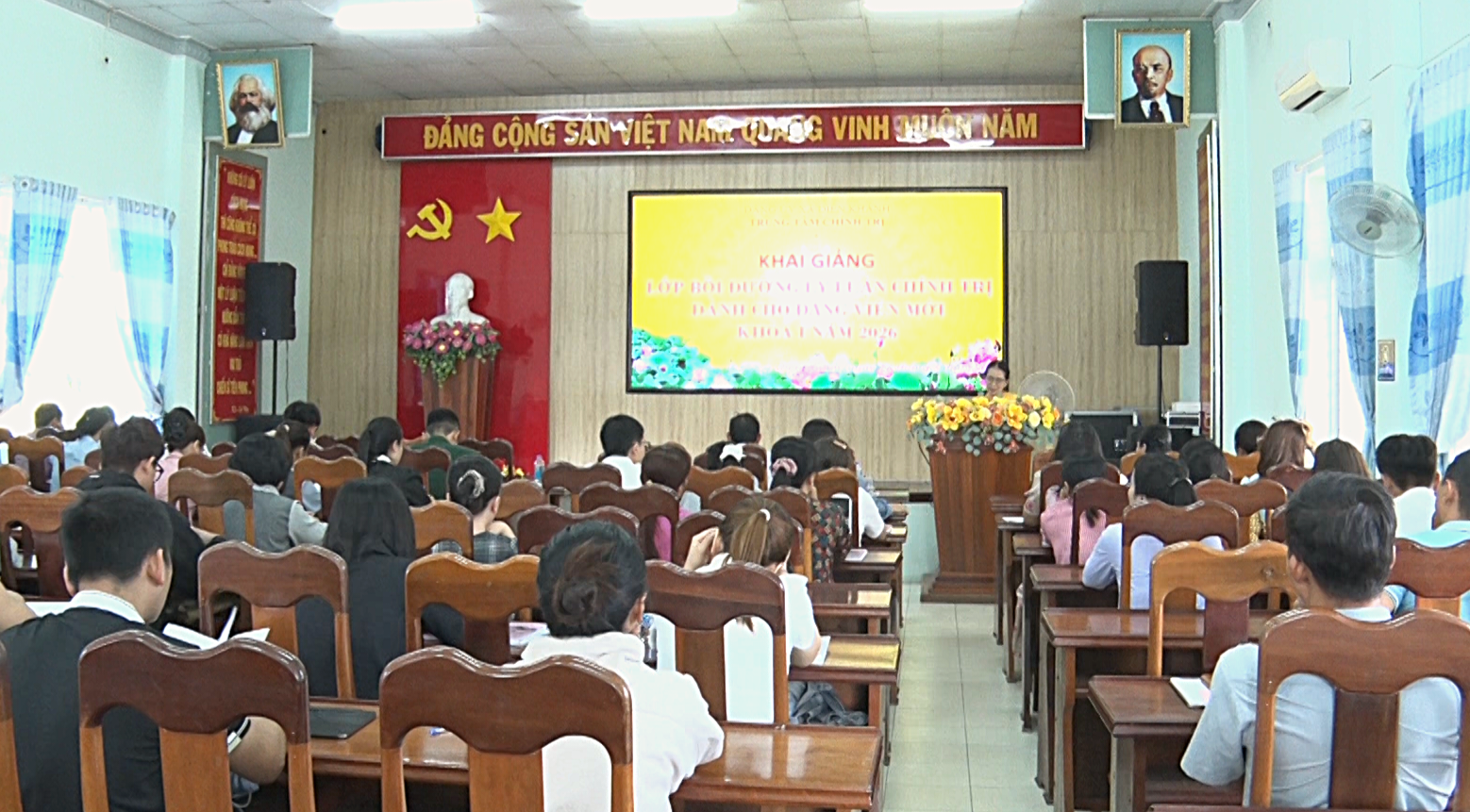 Quang cảnh lớp bồi dưỡng.