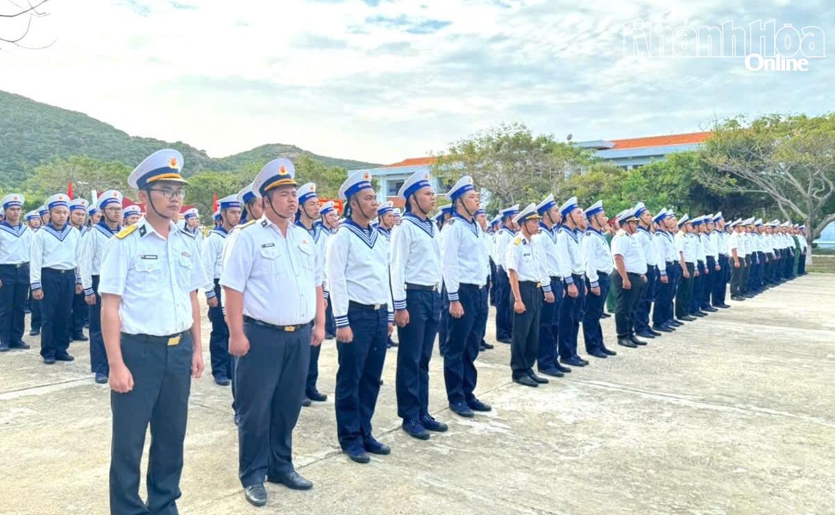 Quang cảnh lễ ra quân