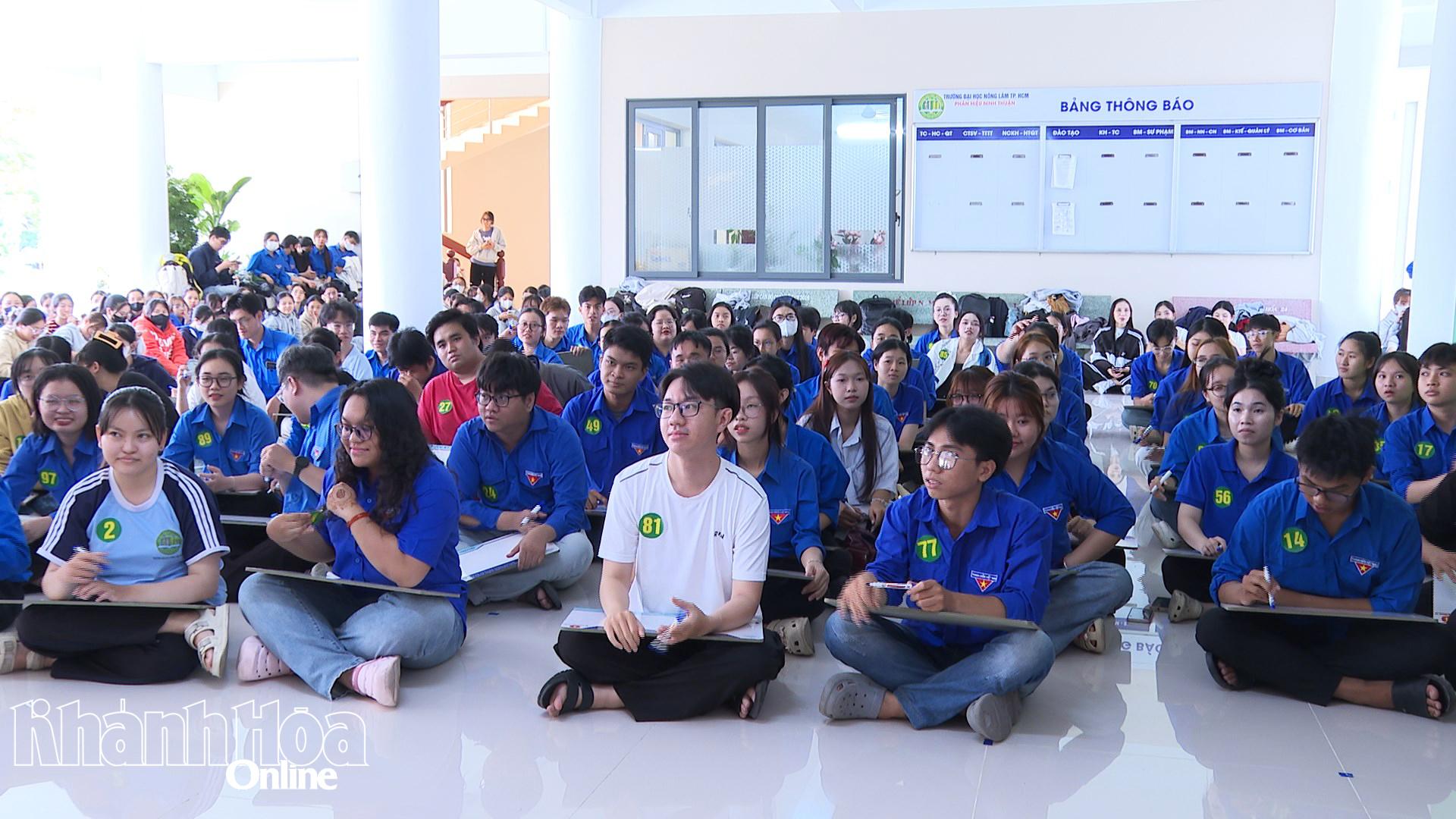 Các thí sinh tham gia cuộc thi.