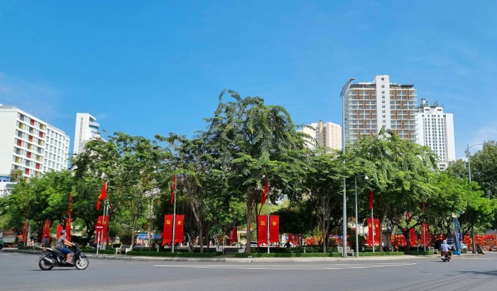 Từ nay đến ngày 25-3, treo cờ Đảng, cờ Tổ quốc chào mừng cuộc bầu cử đại biểu Quốc hội khóa XVI và đại biểu HĐND các cấp