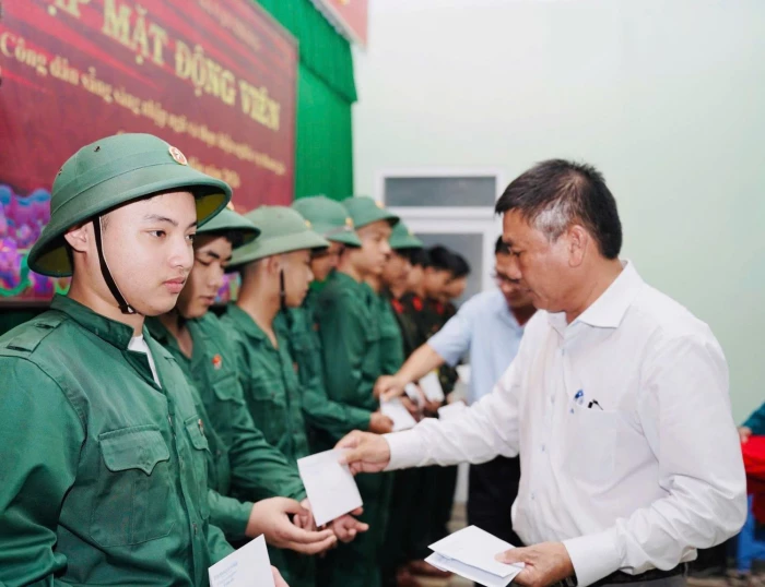 Xã Vạn Thắng gặp mặt, động viên thanh niên trước ngày nhập ngũ