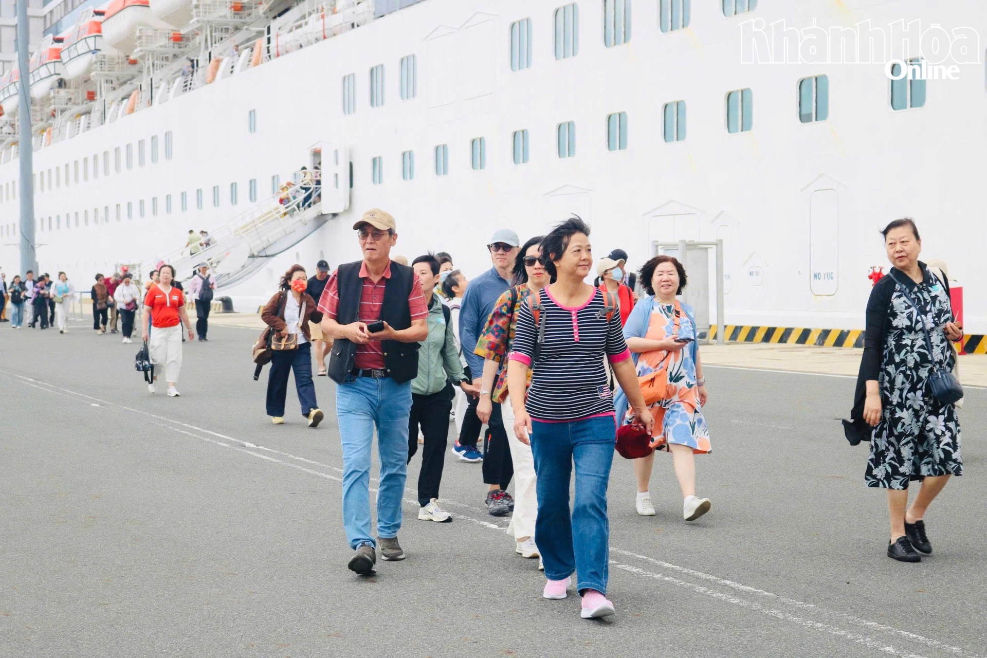 Andora Mediterranea cruise ship makes its 6th call at Khanh Hoa in 2026