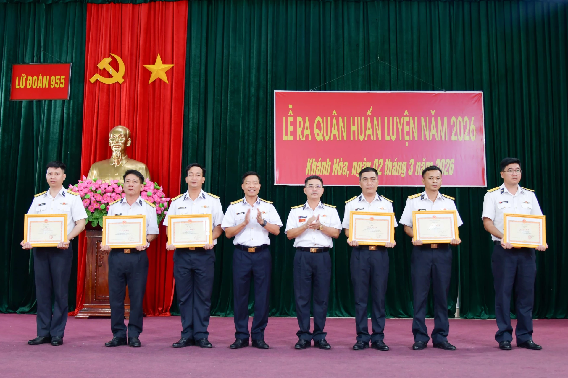 Thủ trưởng lữ đoàn 