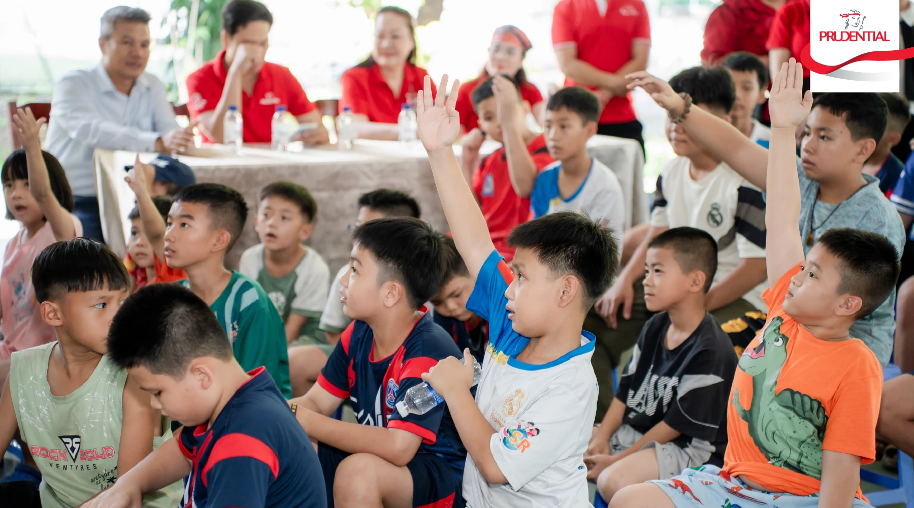 Các em học sinh hào hứng tham gia các hoạt động vừa chơi vừa học tại SOS Gò Vấp