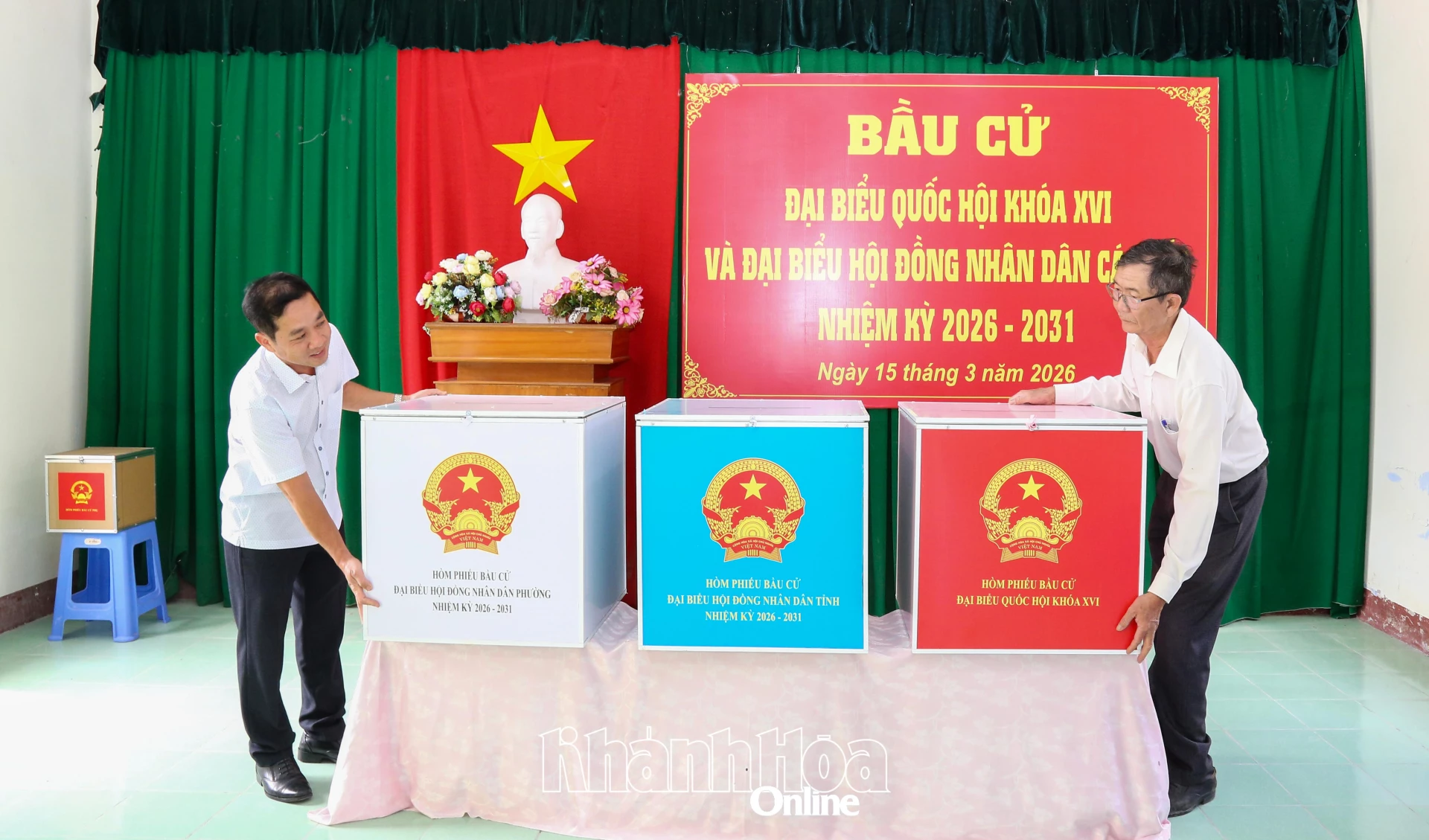 Công tác chuẩn bị cho ngày bầu cử tại Khu vực bỏ phiếu số 10 (phường Ba Ngòi).