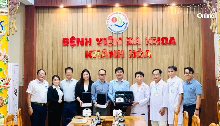 Bệnh viện Đa khoa Khánh Hòa được trao tặng máy đo thính lực đơn âm