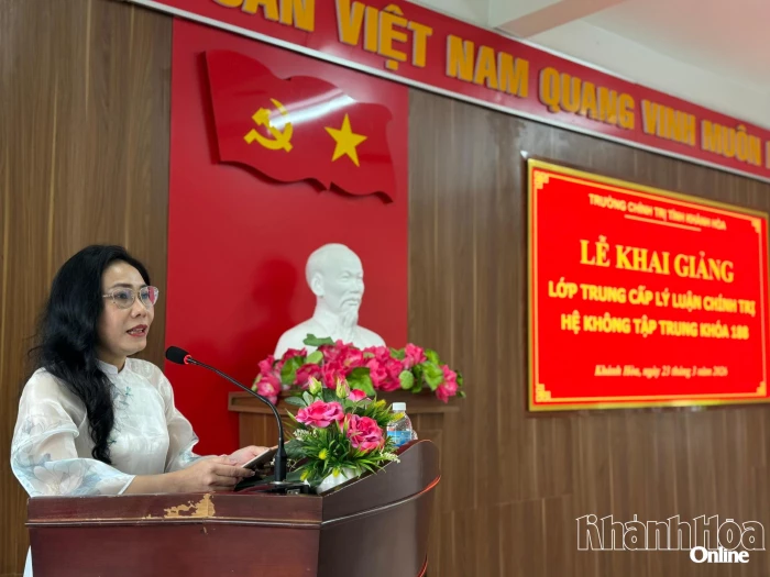 Khai giảng lớp trung cấp lý luận chính trị hệ không tập trung khóa 188