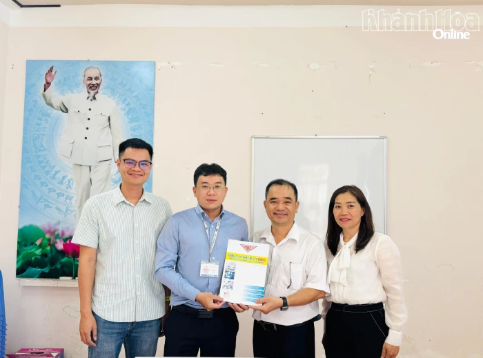 Trung tâm Huyết học - Truyền máu Khánh Hòa tiếp nhận máy xét nghiệm miễn dịch tự động