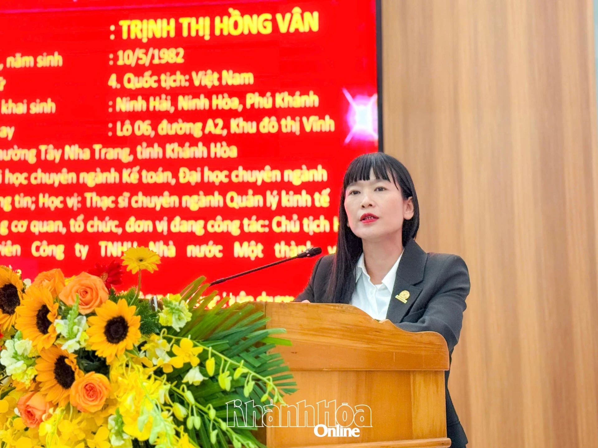 Bà Trịnh Thị Hồng Vân trình bày chương trình hành động.