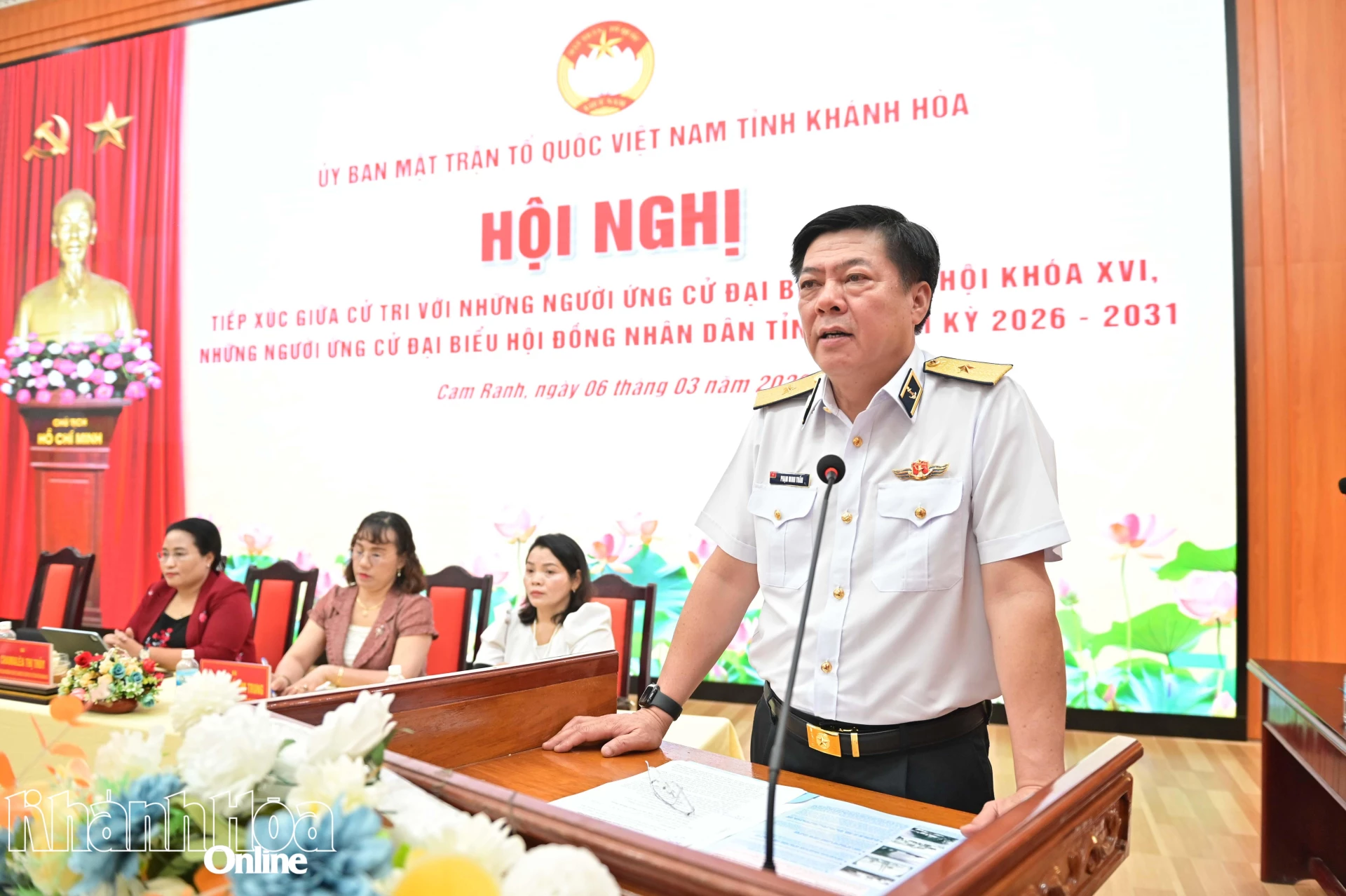 Chuẩn Đô đốc Phạm Minh Tuấn trình bày chương trình hành động.