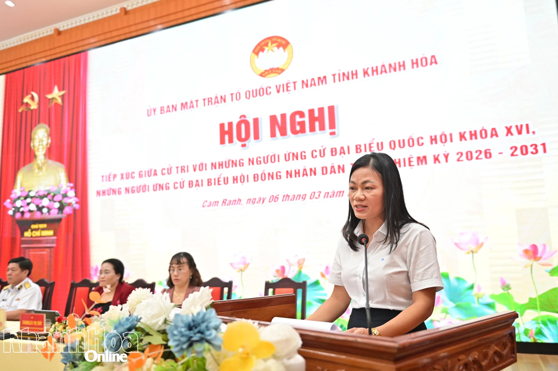 Bà Bùi Thị Cho trình bày chương trình hành động.