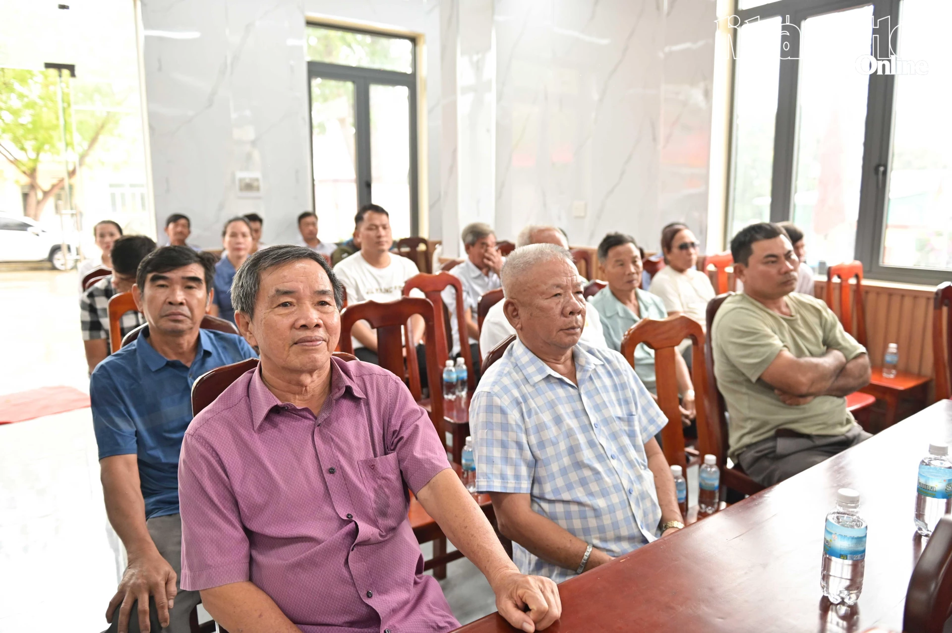 Cử tri các địa phương tham dự hội nghị.