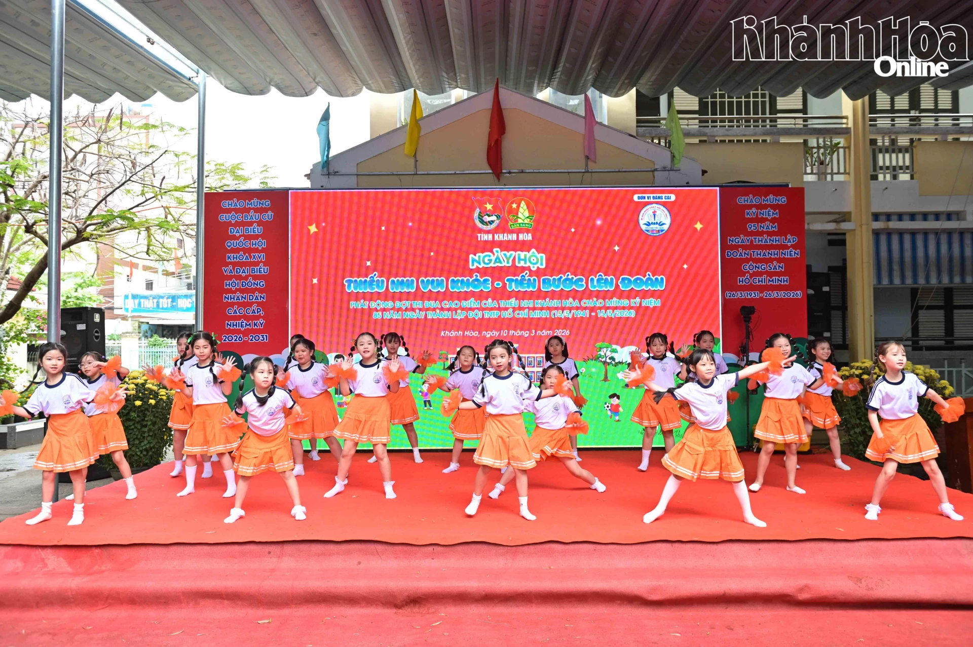 Tiết mục văn nghệ tại ngày hội.