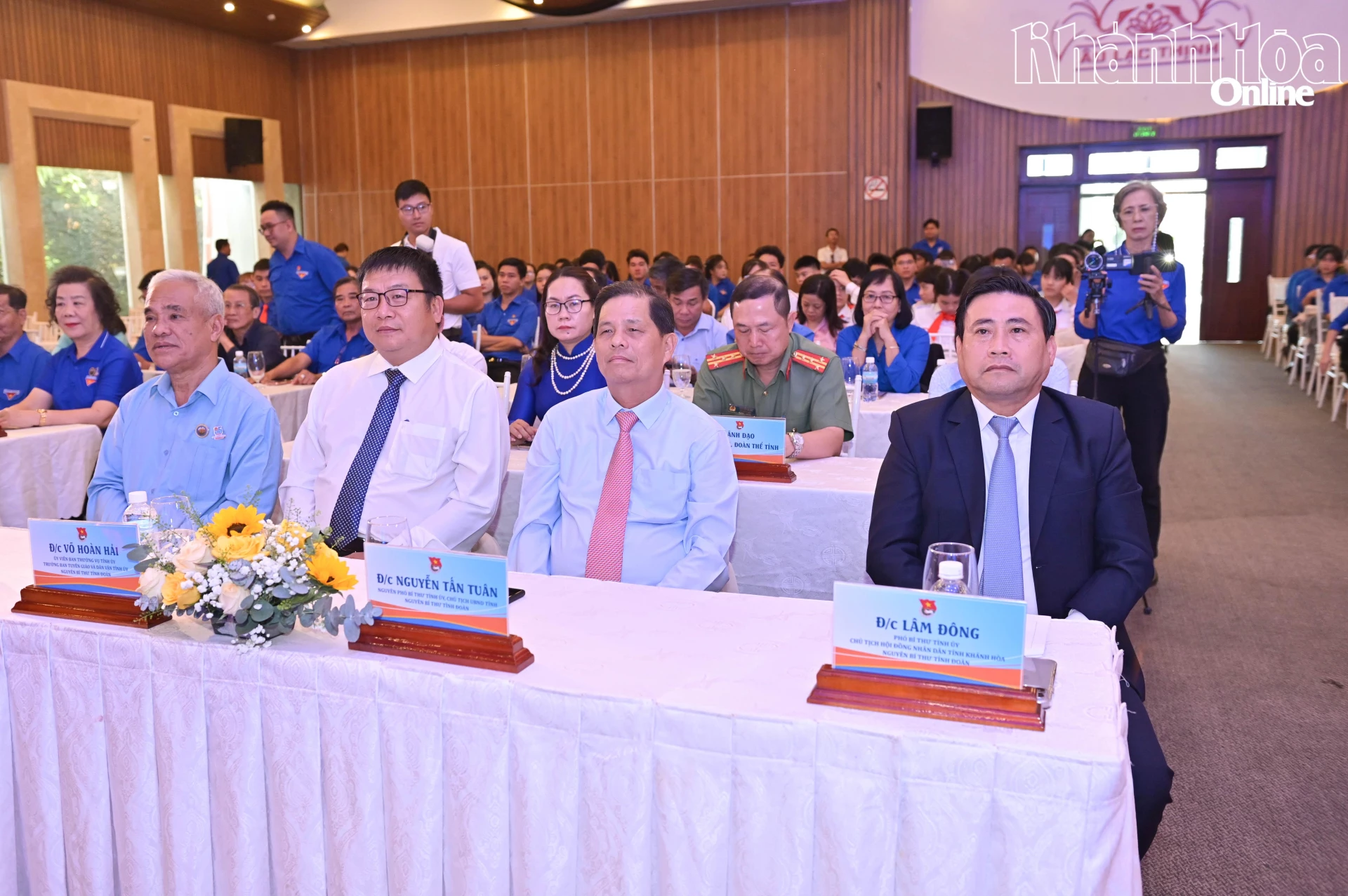 
Các đồng chí lãnh đạo tỉnh, nguyên lãnh đạo tỉnh dự lễ kỷ niệm.