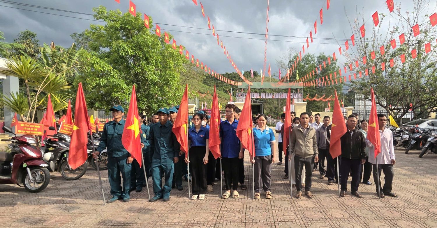 Các lực lượng tham gia tuyên truyền lưu động về bầu cử.